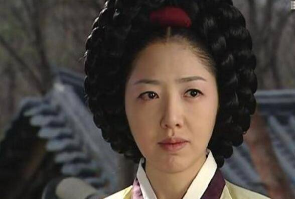 《大长今》前的李英爱只是一个出色的演员,但"长今"这个名字却使得