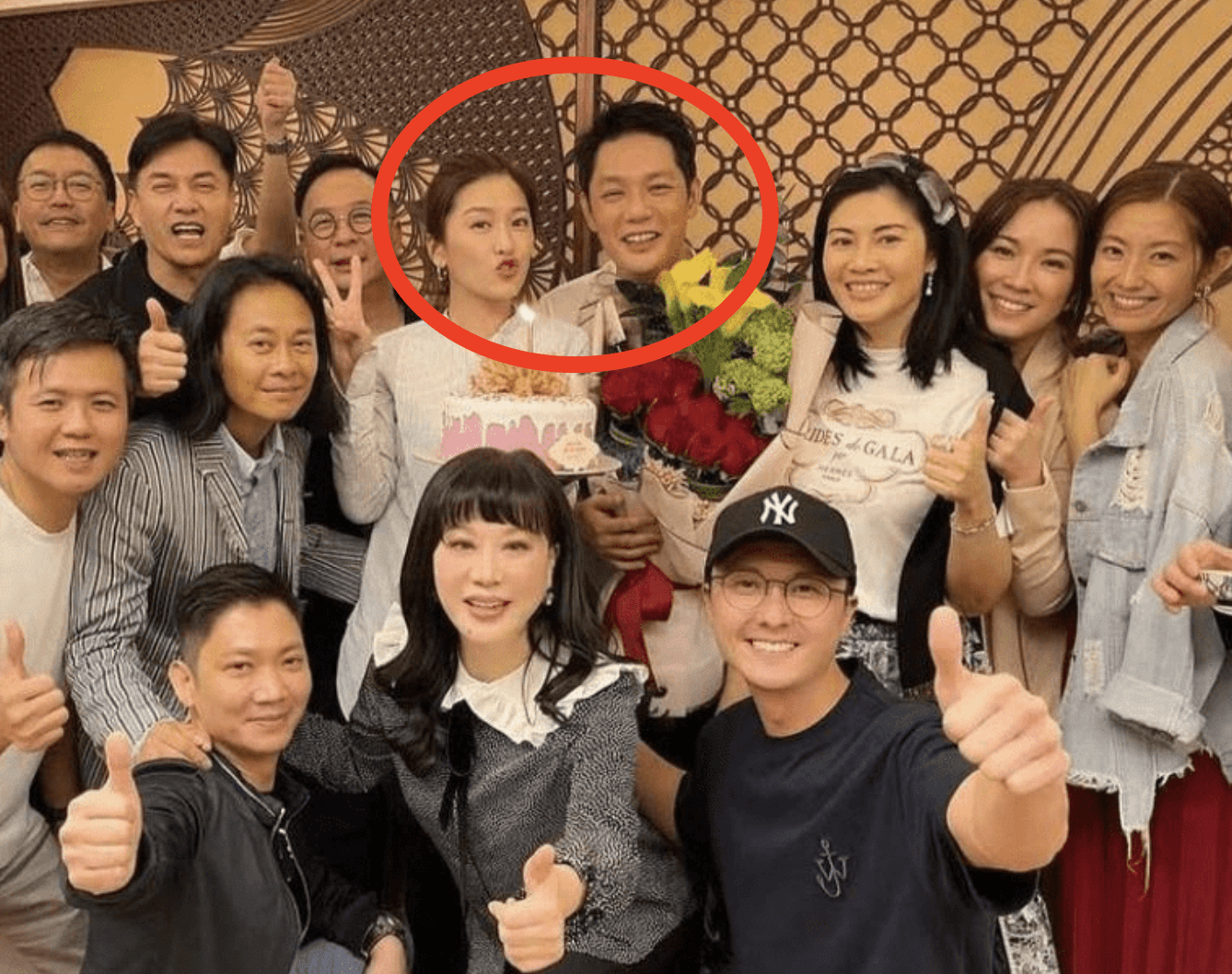 周丽淇结婚5年首晒正面全家福!