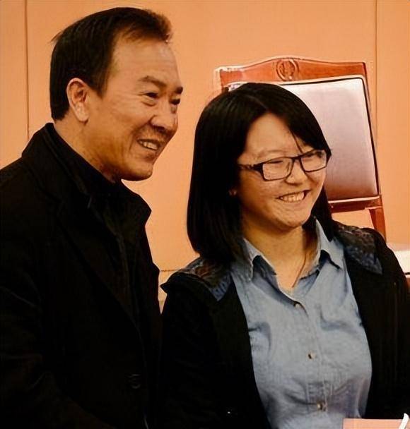 19年后再看袁茵,才明白她为何离开侯耀文,转身嫁给戴志诚_原因_时候