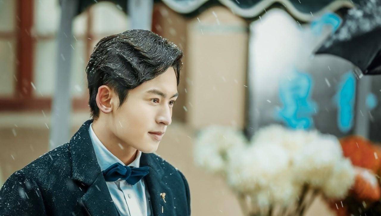 《烈火英雄》每次看到郑志扔头盔,都是泪堤崩溃瞬间_角色_潜水_观众