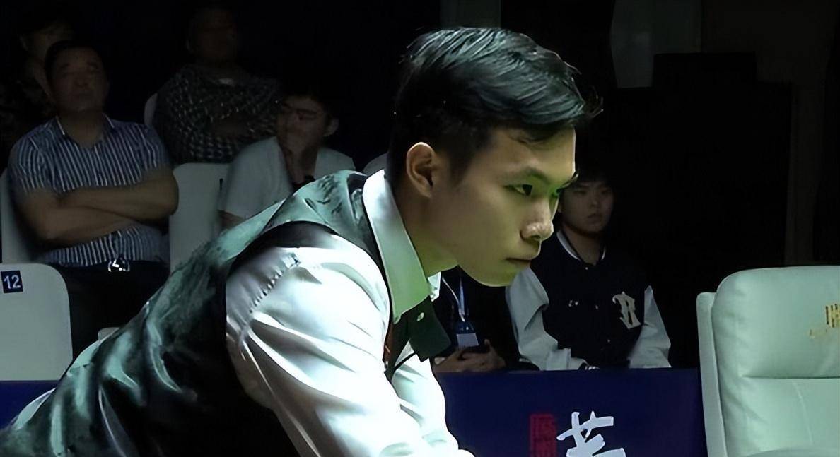 本届赛事,2004年出生的小将刘宏宇连胜2位世界职业斯诺克球员斯佳辉和