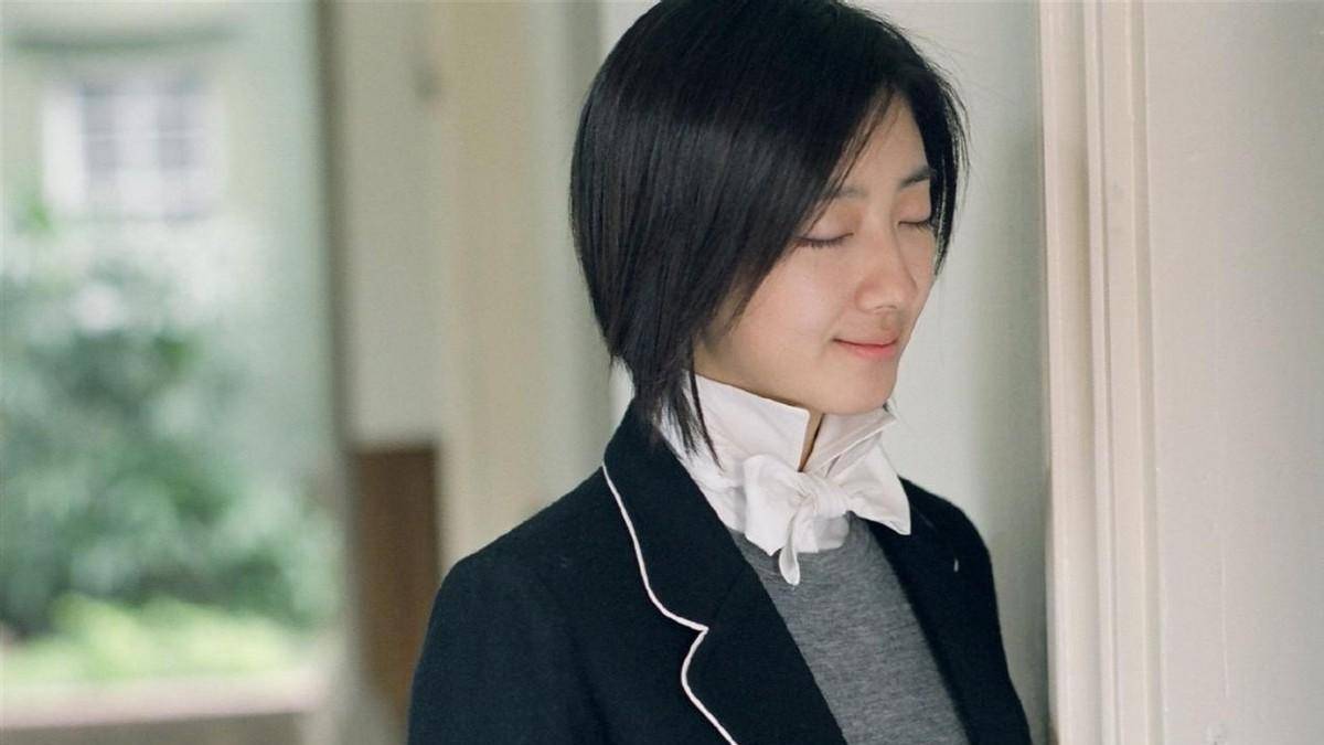 桂纶镁近况曝光,与金马奖导演悠闲散步,两人恋爱18年未婚未育_生活