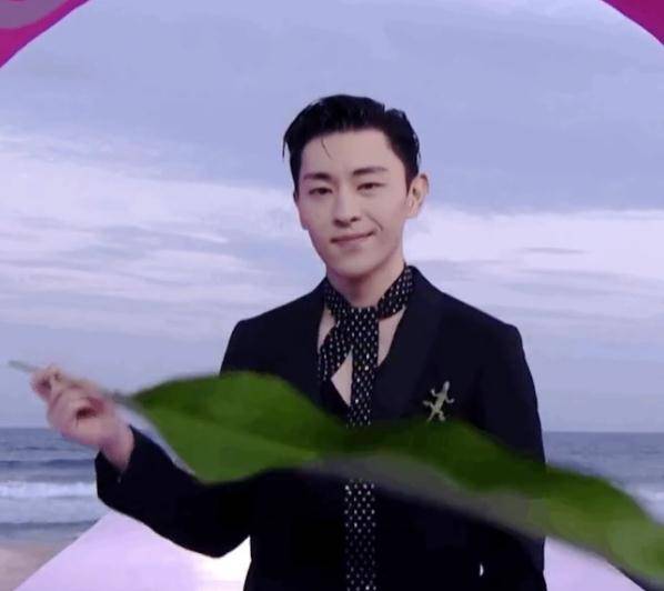 gq红毯众星云集,杨颖热巴惊艳全场,邓伦被嘲油腻_盛典_刘雯_明星