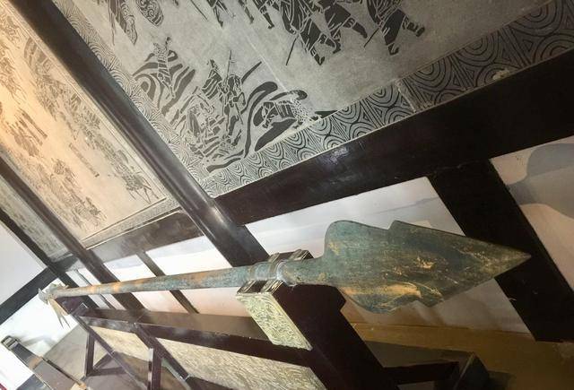 楚霸王用的兵器都很重,尤其是霸王枪,重约130斤,可以想象,即便项羽