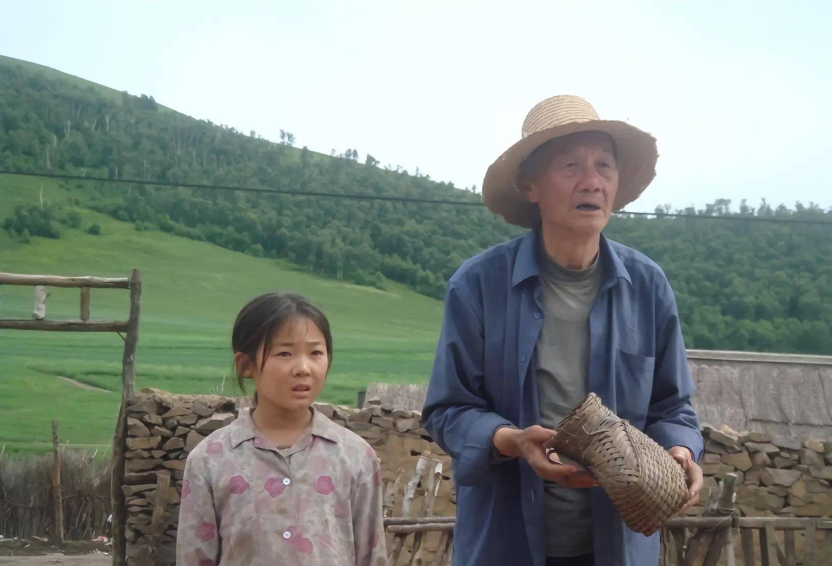 《暖春》小花晒和爷爷同框剧照!