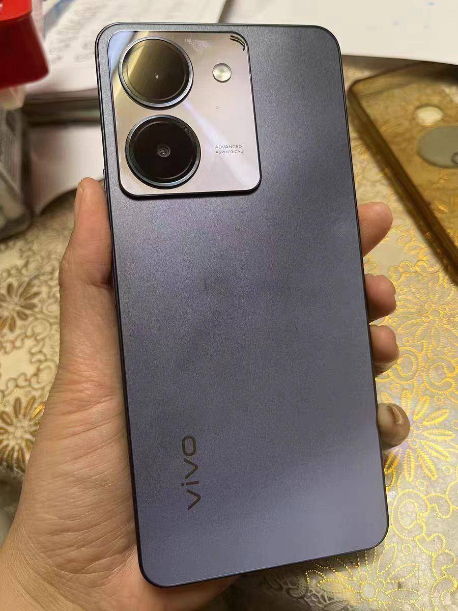 vivo y78的性能配置相当出色,其中最为关键的是它所搭载的天玑7020