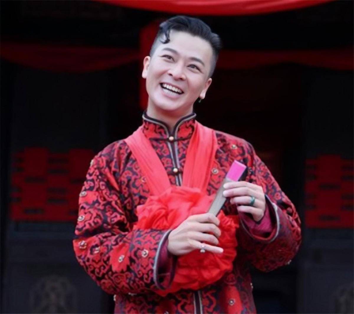 事实证明,于毅不是"消失"了,44岁的他,早已走上另一条大道_赵吏_音乐