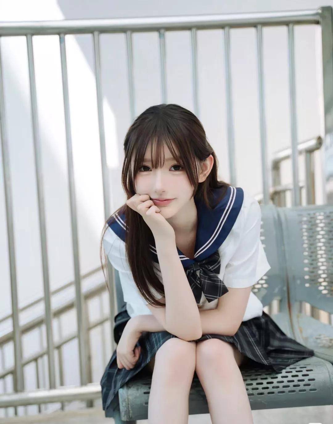 美少女写真:她是现实生活中难得一见的难得一见的女人,也是惊艳的校花