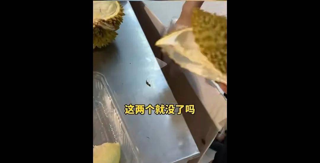 店主偷藏榴莲被女子当场揭穿,引发网友购物经历,直呼敢怒不敢言_评论