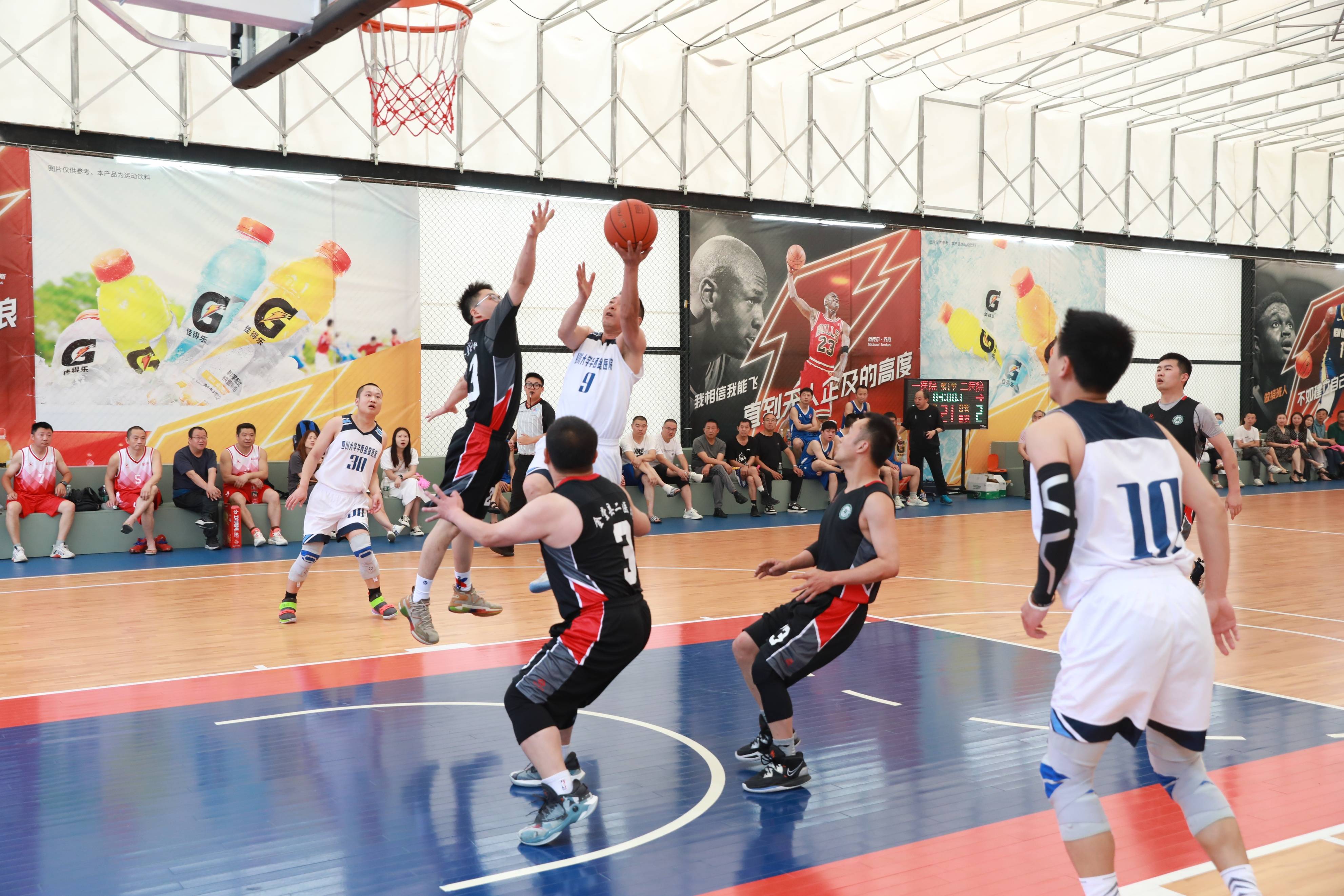 华西金堂医院代表队在金堂县卫生健康系统职工篮球比赛中勇得冠军