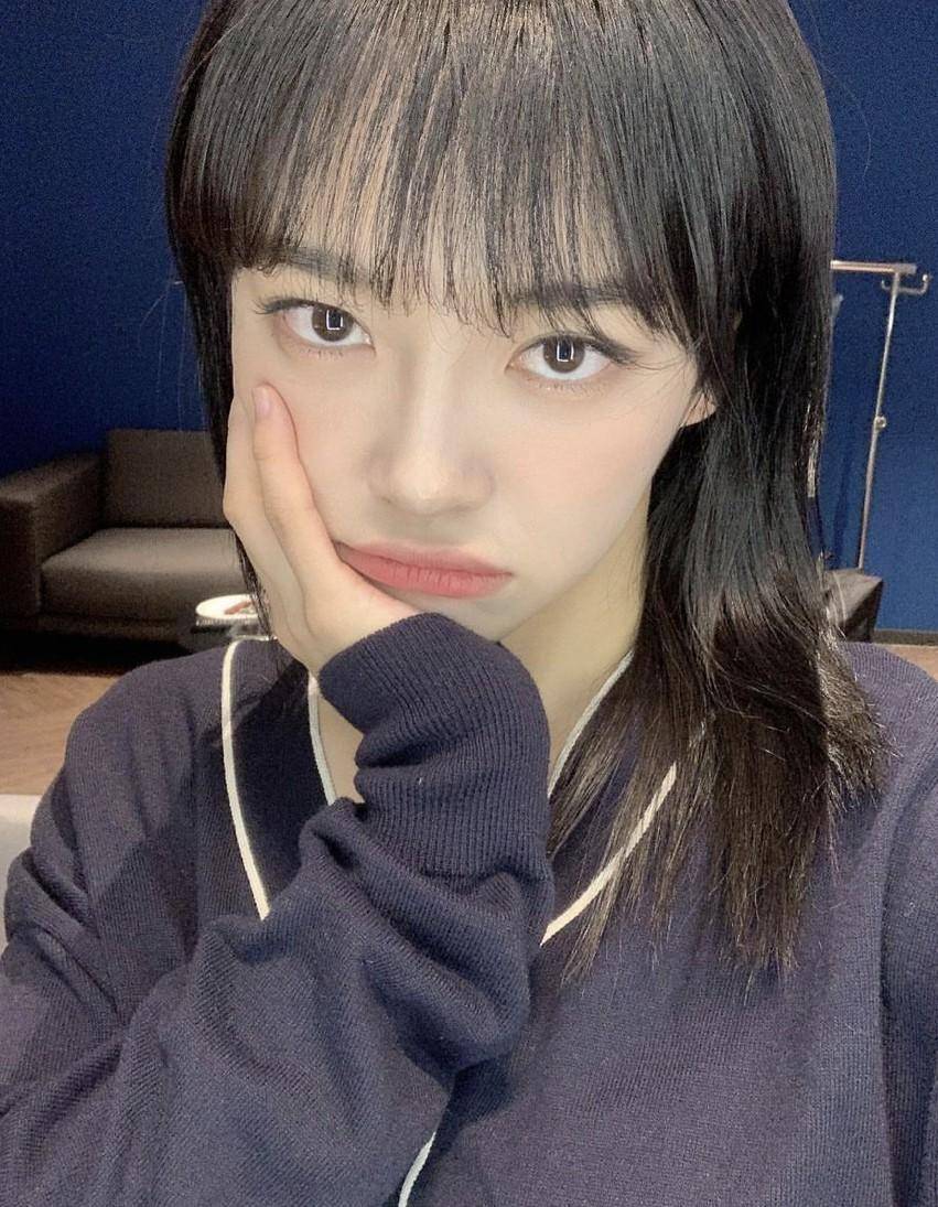 偶像出道,当过yg练习生开播后,金世正因为这反转魅力