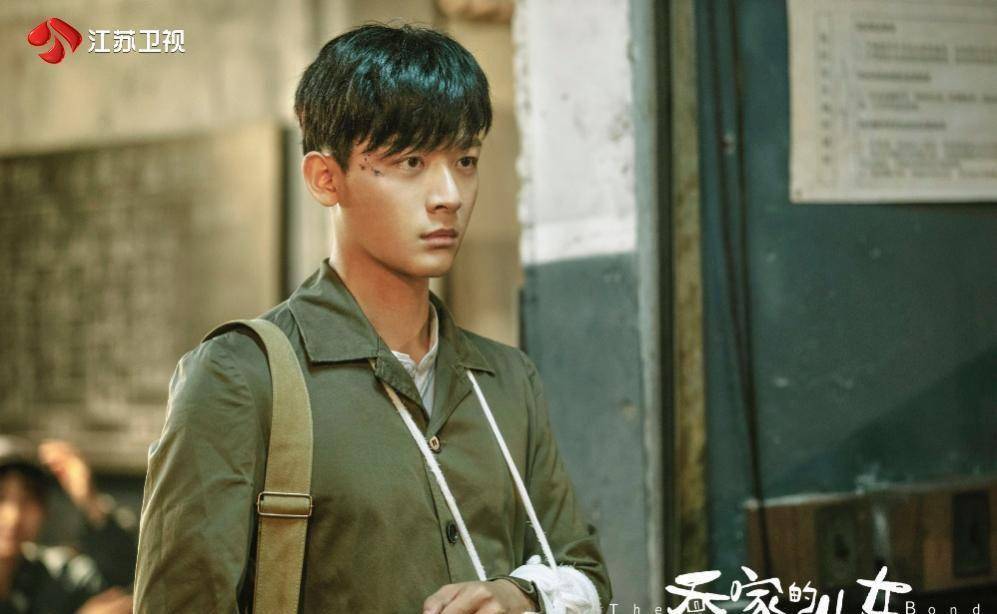 很多观众是通过《觉醒年代》中的陈延年认识的张晚意.