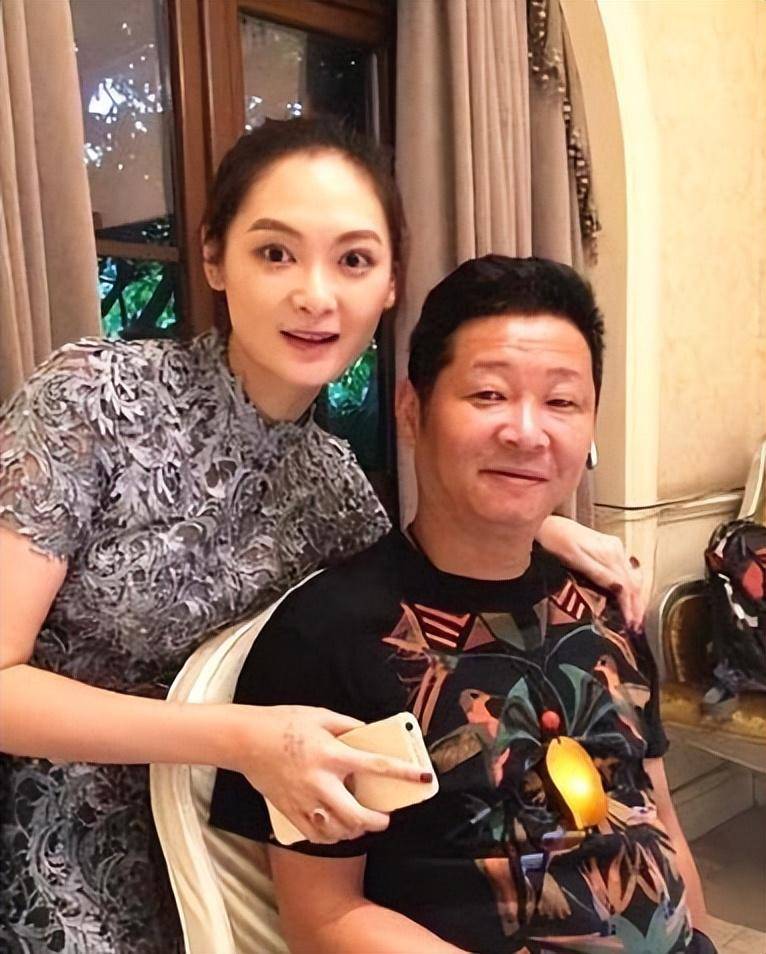 巴蜀喜剧的衰落,与巴蜀笑星"老夫少妻"的流行_刘德一_妻子_赵亮