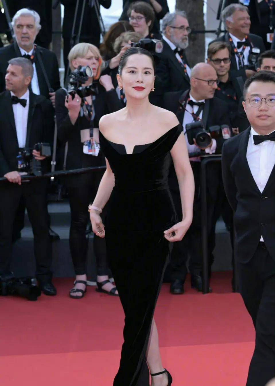 海清亮相戛纳红毯,谁给她做的妆造?