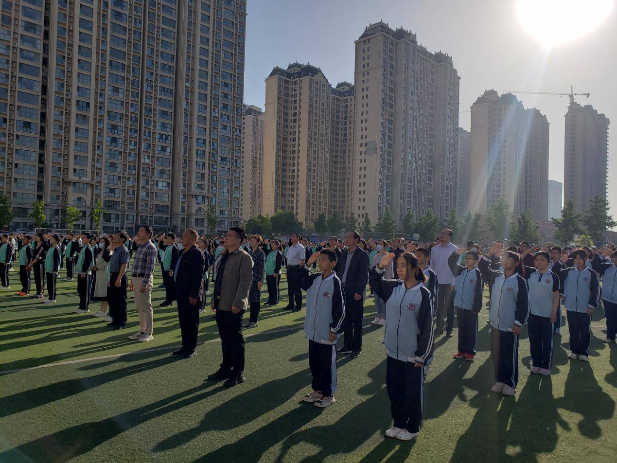 濮阳市第五中学举行"珍爱生命 预防溺水"主题教育升旗仪式_发表了