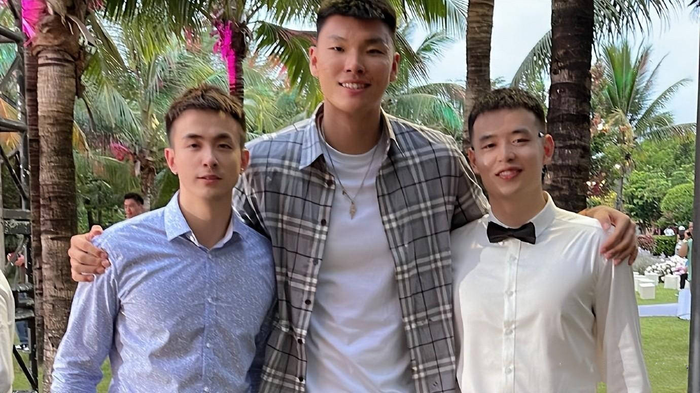 1亿 内线,曝周琦下家锁定,辽篮有意首钢内线,韩德君放弃顶薪_球员