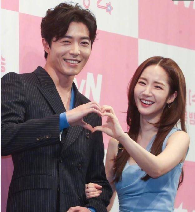《触及真心》】tvn水木剧《她的私生活》由"金秘书"朴敏英,金材昱主演