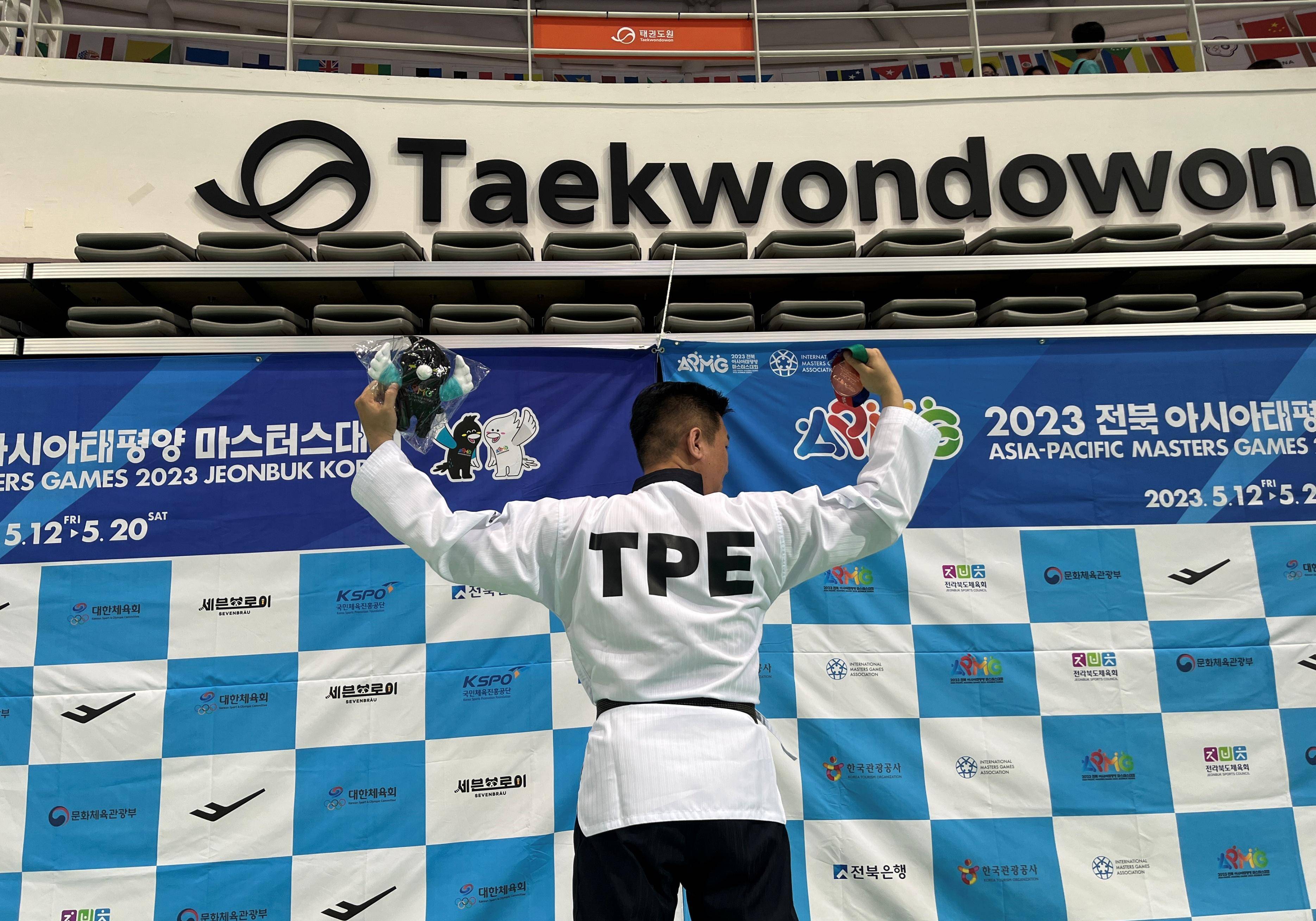 专访高举五星红旗的台湾运动员李东宪:大陆同胞待我如