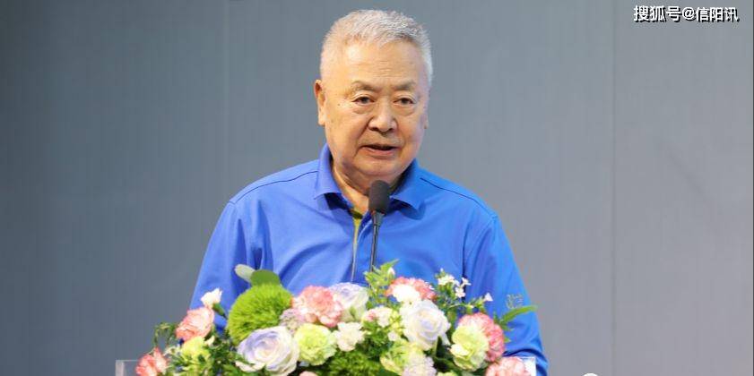 陈丹淮宣布比赛开幕△厉天军主持开幕式市政府副市长郑云在致辞时