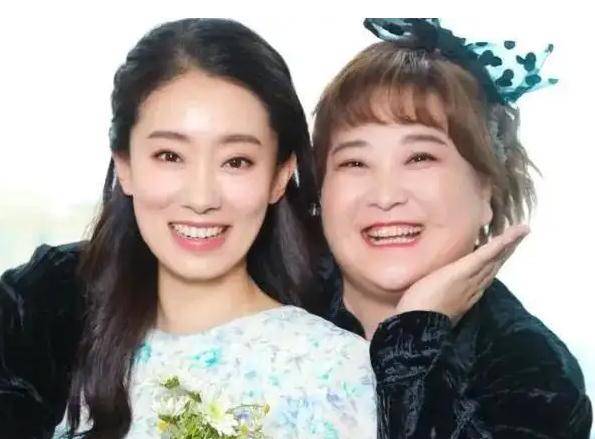 仅一年,从"国民妈妈"到退回三线,张小斐可能就没融进过电影圈_时间