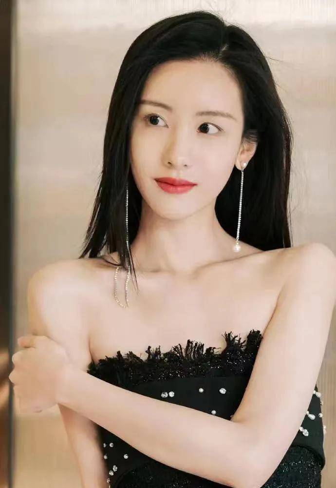 陈都灵是那种"纯天然"的美女,2013年高校"女神排行榜"_性格_青春_女孩