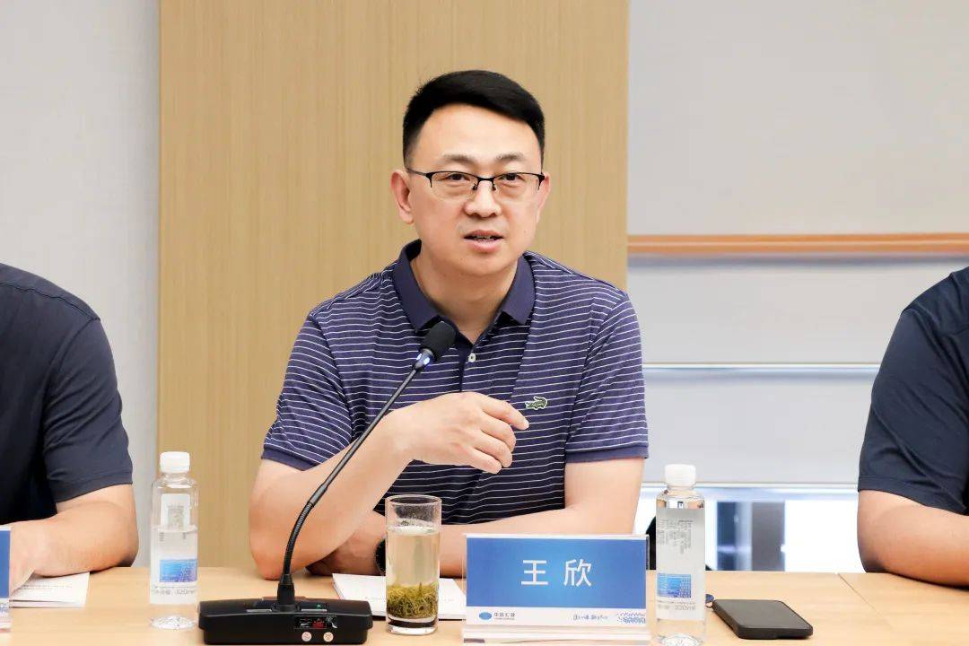 华夏典当行副总裁王欣介绍了公司发展现状,他表示此行目的在于学习