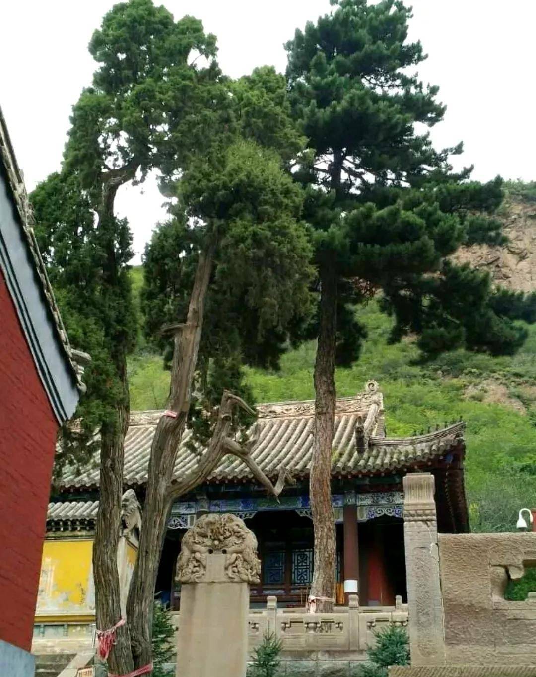 赤峰龙泉寺始建于辽代,至今寺内古井水常年不枯,清澈甘甜_石碑_喀喇沁