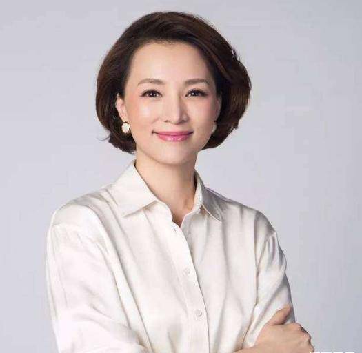 董卿自从在电视工作之后,已经坐稳了电视一姐的地位