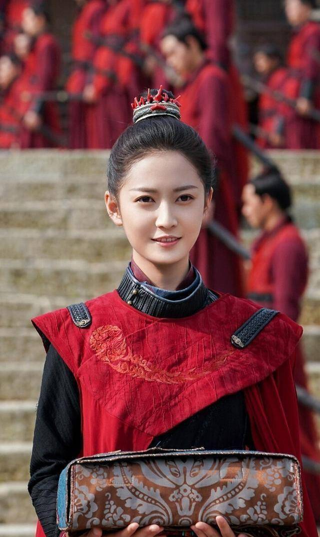 《月上重火》陈钰琪第一波美图分享,这姑娘额头好饱满,特别上镜_马尾