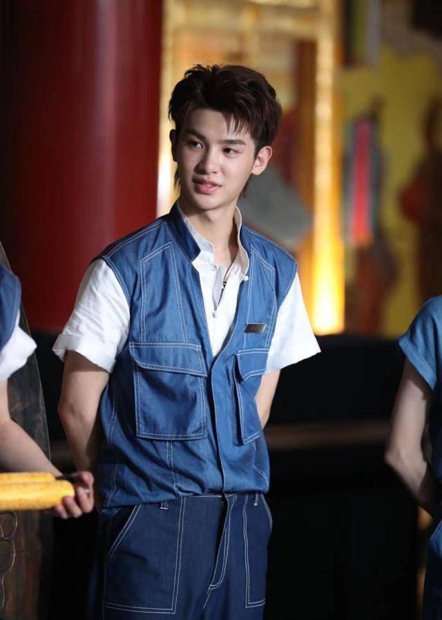 《遇见天坛》录制路透,迪丽热巴苗苗斗舞,蔡徐坤黄明昊见面热聊_节目