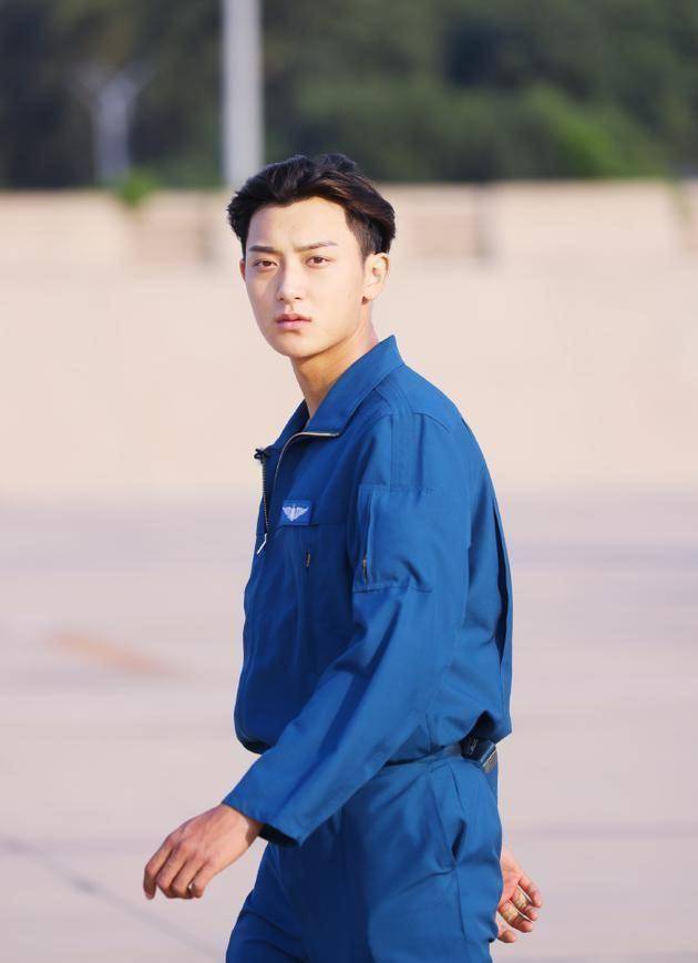 《小小的追球》正能量,黄子韬为北极熊洒泪,尹正成带头大哥_王彦霖