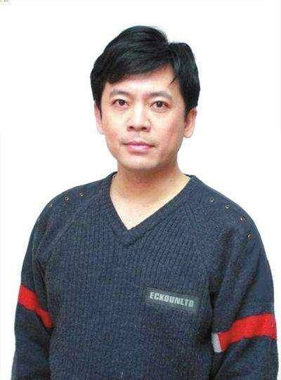 "赵政委"何政军:娶初恋当老婆,结婚30年无绯闻