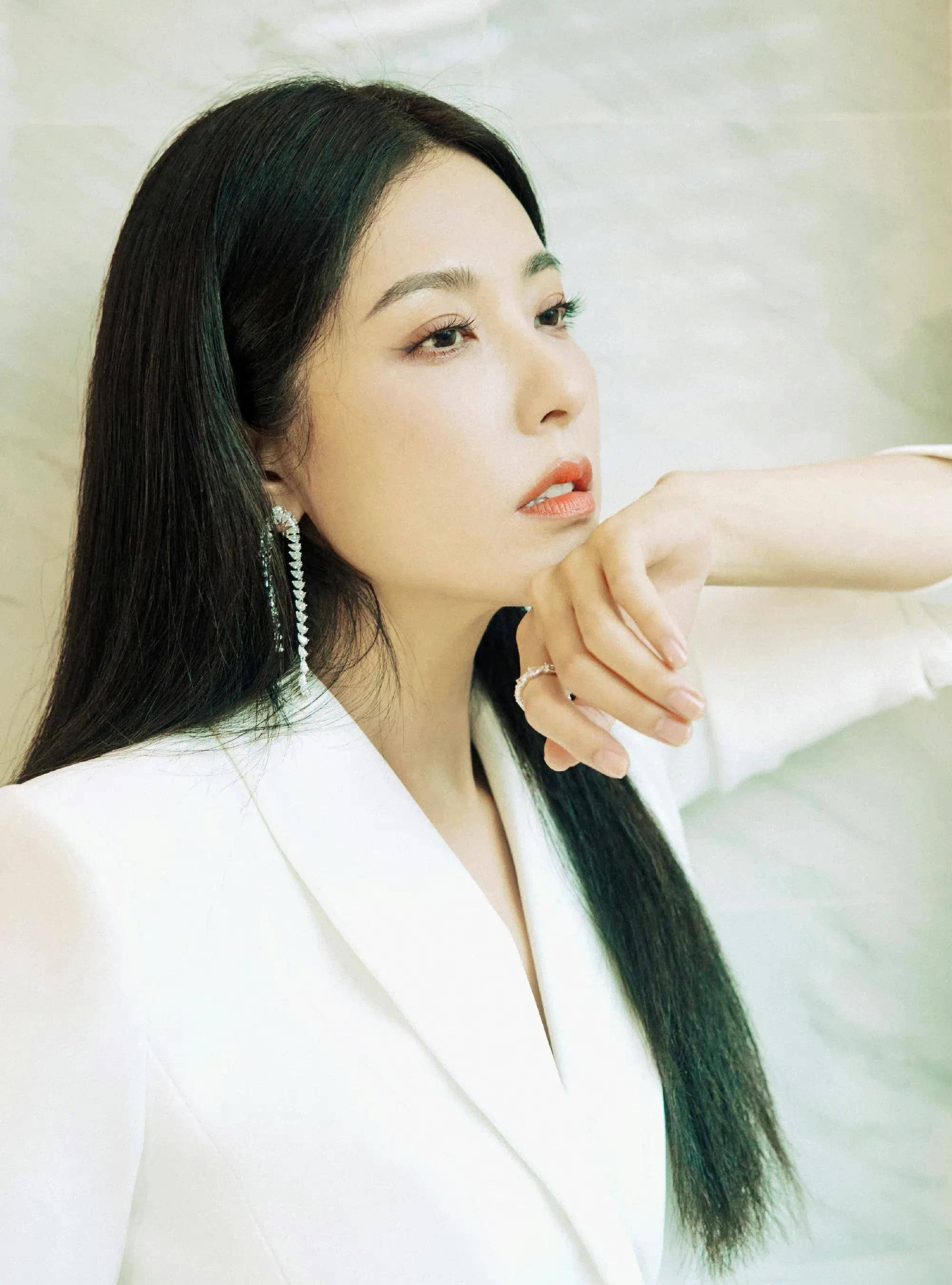 时尚时尚大美女曾黎—中戏二百年才出一个的美女_低调_的发展_演技