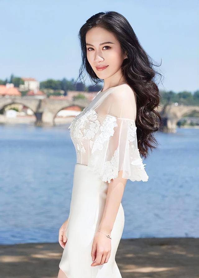 年过40还要演少女,是谁给了她们"强行装嫩"的勇气?