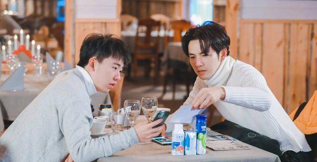 郭麒麟在节目中总能遇见照顾自己的"大哥哥",关系十分融洽_都会