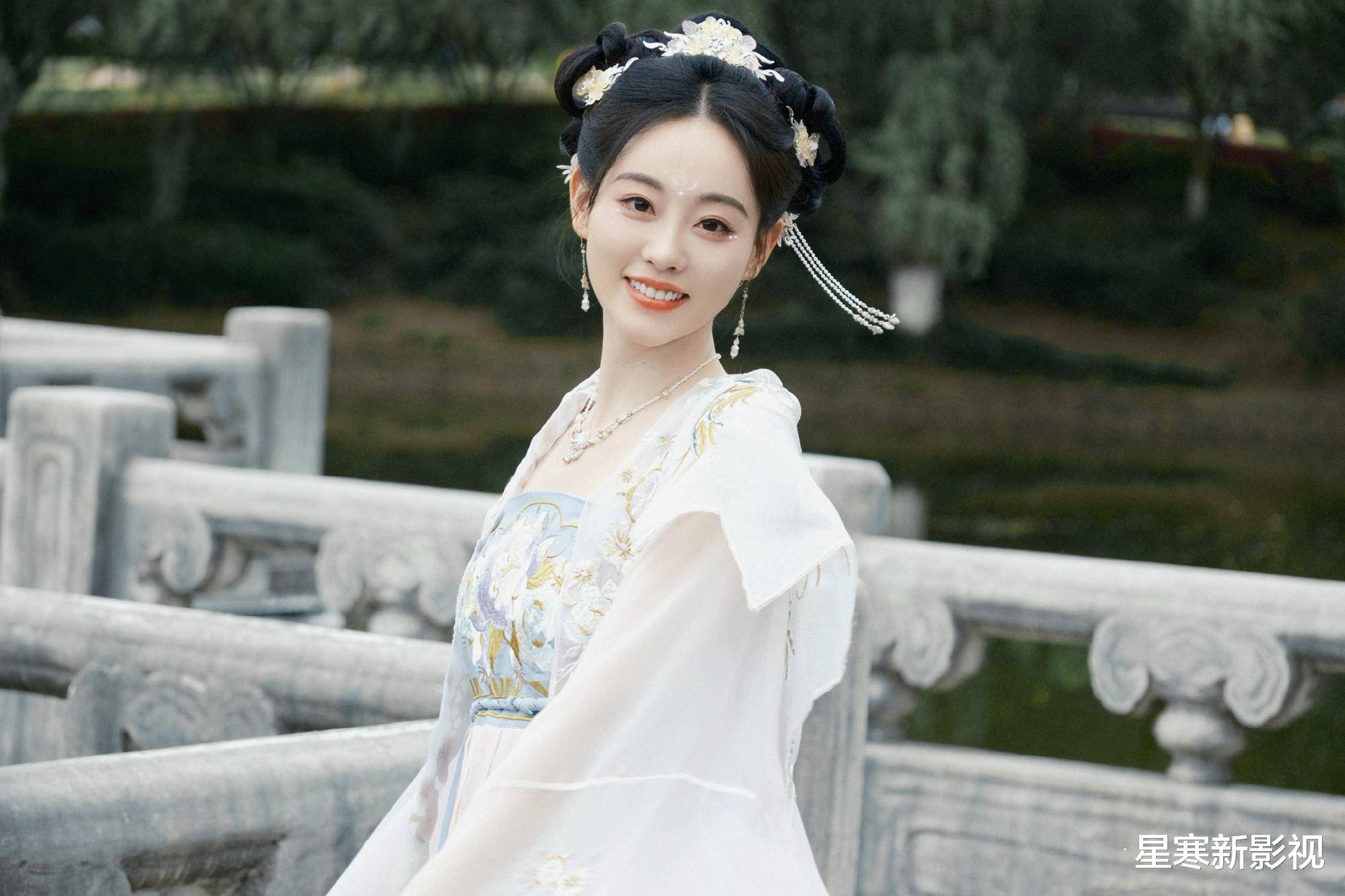 《黑莲花攻略手册》6月开拍,成毅首搭虞书欣,两位配角实力强!