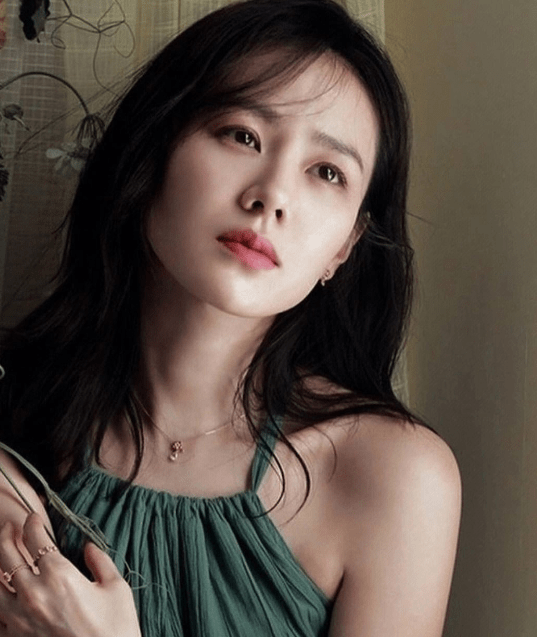 孙艺珍怼脸拍生图流出,皮肤长痘皱纹明显似老妪,曾与玄彬传婚变_孩子