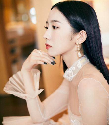 《诛仙》发布会主演同台,李沁的腿美到上保险,肖战聊天情商高_电影
