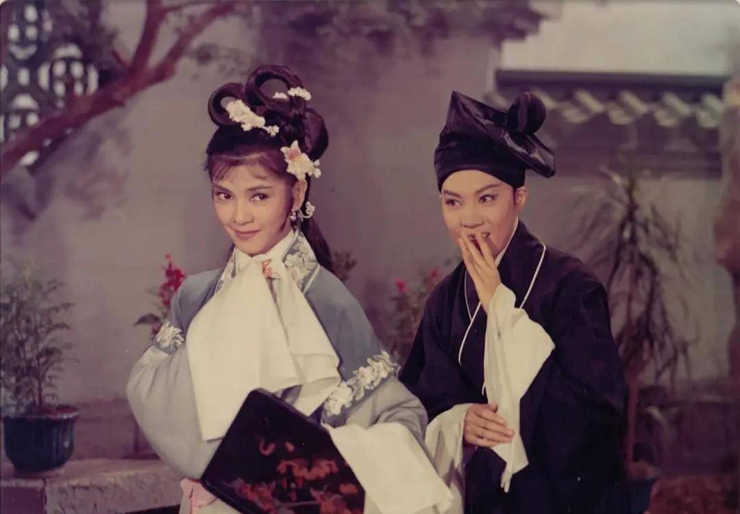 10版"秋香"颜值对比,有人仿佛从书中走来,有人毁经典_唐伯虎_陈思思