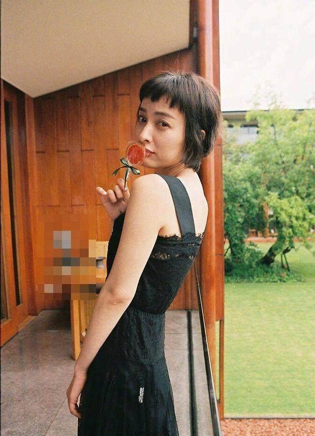 35岁的吴昕和31岁的赵丽颖都非常有少女感,网友:一对比她输惨了_发型