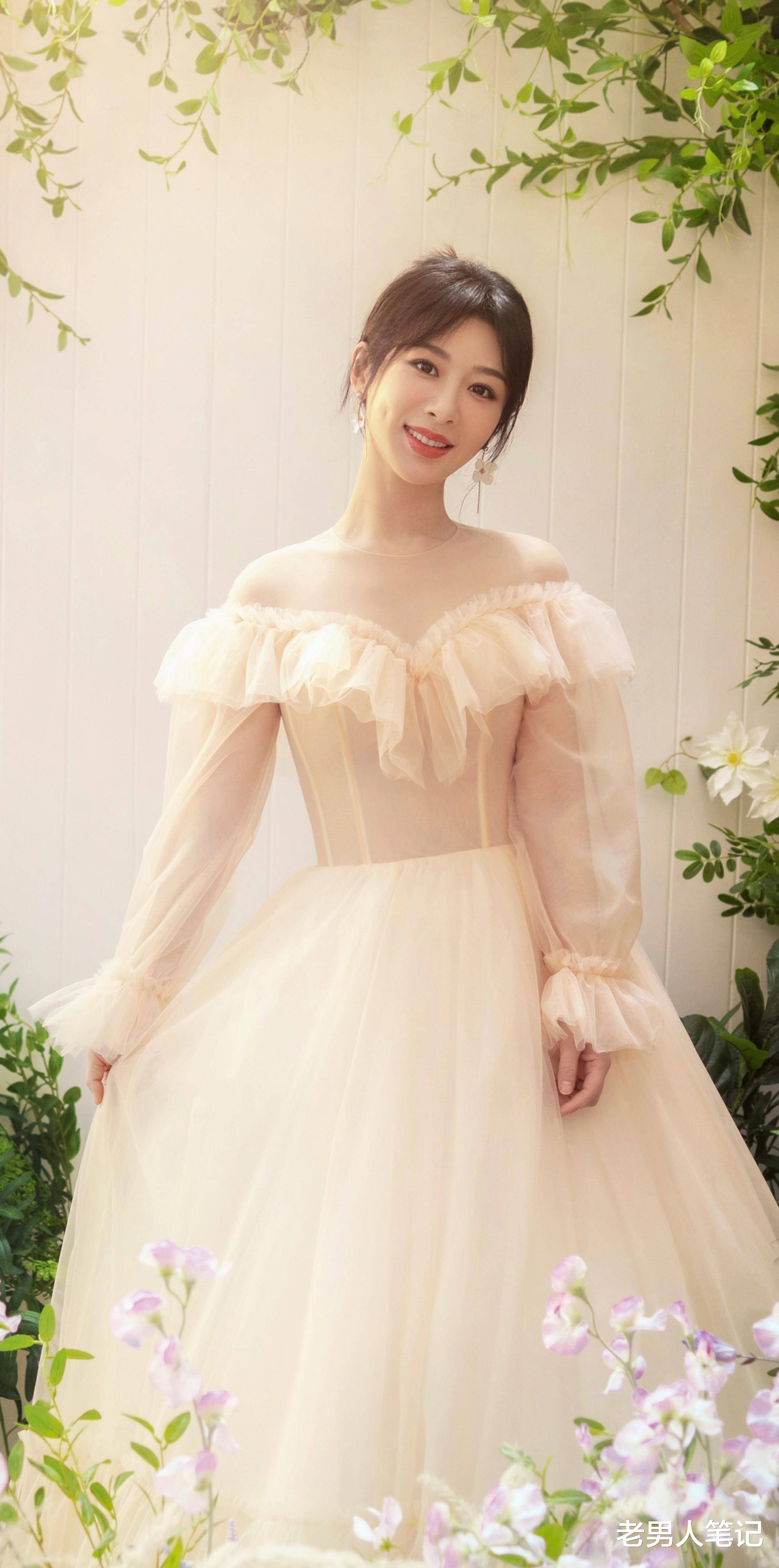 杨紫520婚纱大片,玫瑰粉氛围浪漫唯美,勾勒轻盈曼妙姿态_粉色_时尚