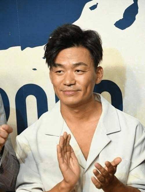 39岁王宝强低调现身机场,不是铁粉还真认不出来_明星_因为_作品