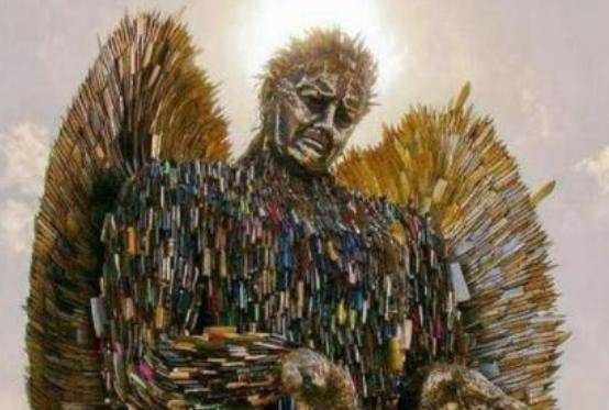 10万把凶刀做成的天使雕像,仔细一看让人瘆得慌,网友:意义何在_犯罪