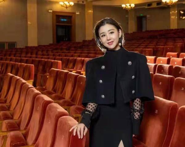 36岁李小萌晒照!