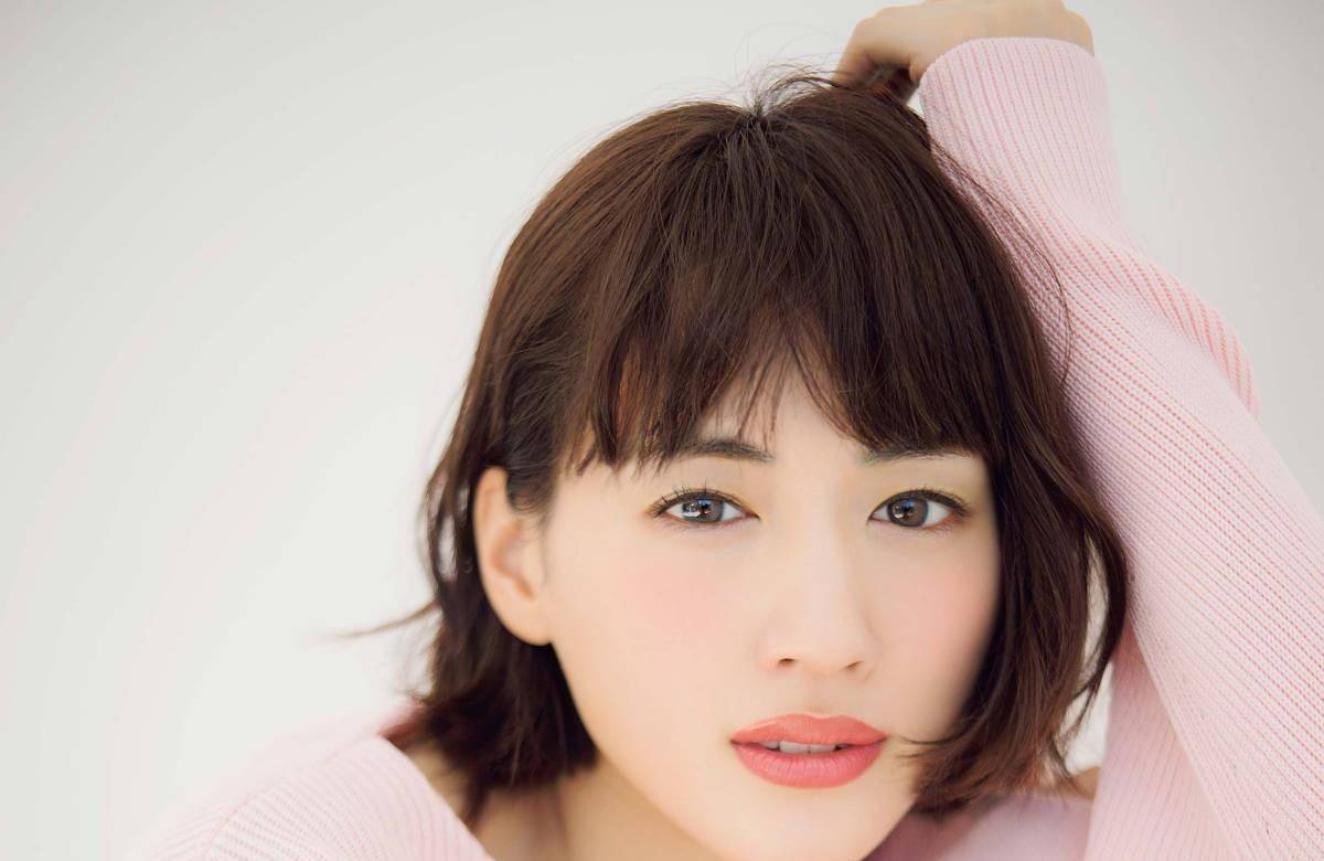 35岁日系呆萌女神爆出恋爱,她与国外高颜值欧巴早已牵手两年_绫濑遥