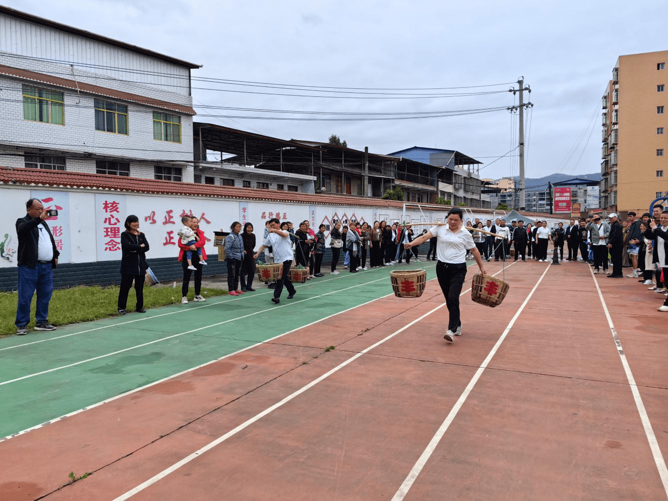 巴中市巴州区曾口镇成功举办第38届场镇运动会暨第3届农民运动会_比赛