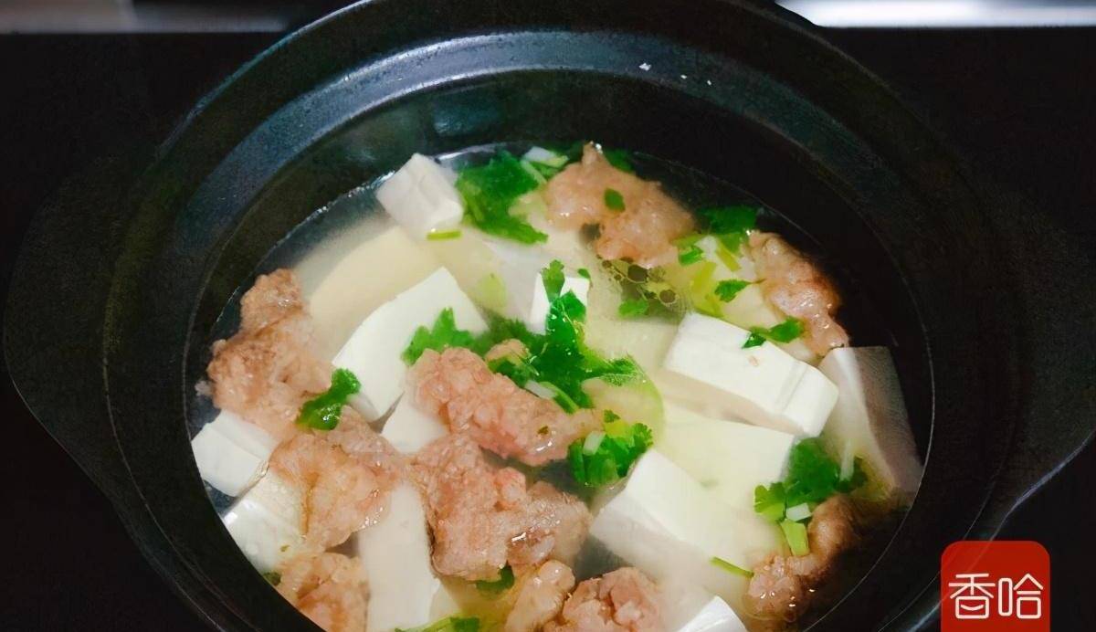 这道酥肉豆腐汤,咸香顺滑香而不腻,满足你对营养鲜汤的所有要求