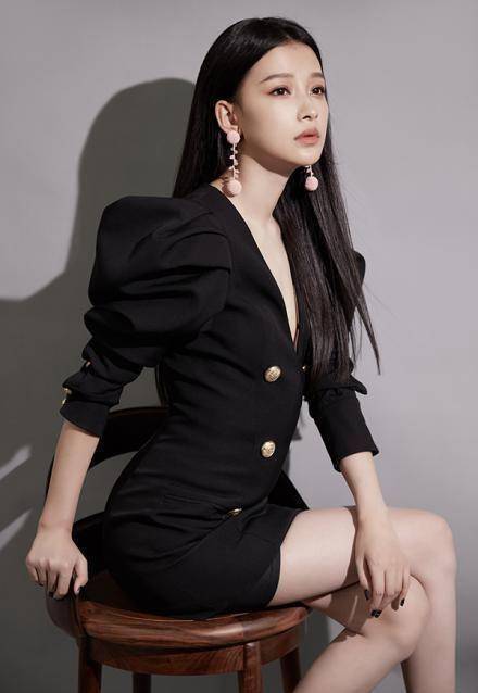 23岁与董子健结婚,如今27岁有一个女儿_孙怡_时候_邓伦