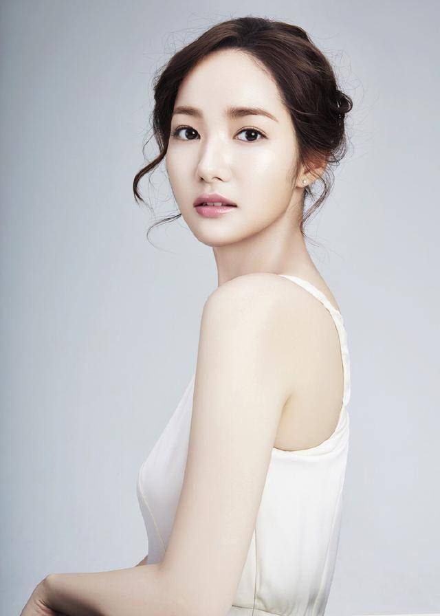 32岁朴敏英厉害了!