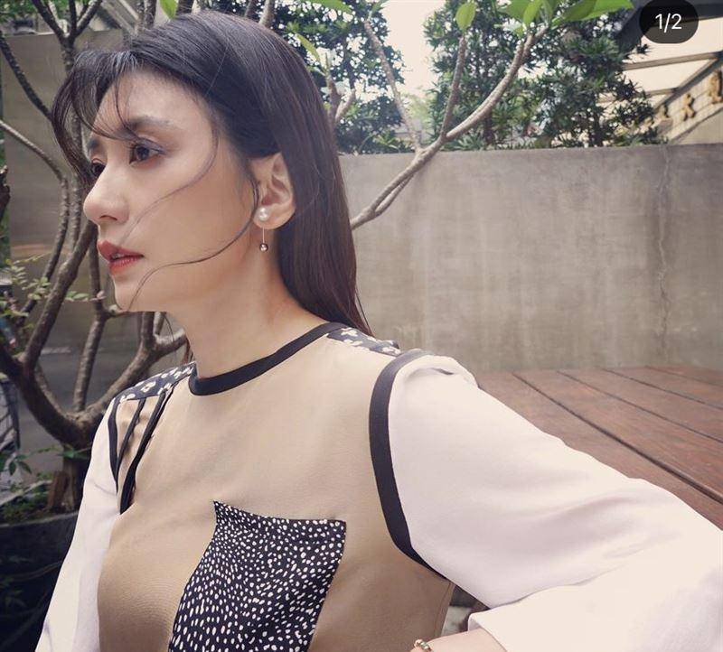 ▼▲贾静雯喜欢晒出美照分享生活自照片中可见,贾静雯顶着及肩中长发